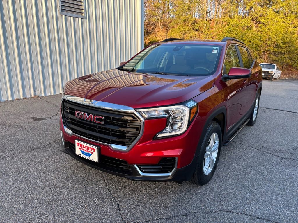 Used 2024 GMC Terrain SLE w/ Driver Convenience Package image 5