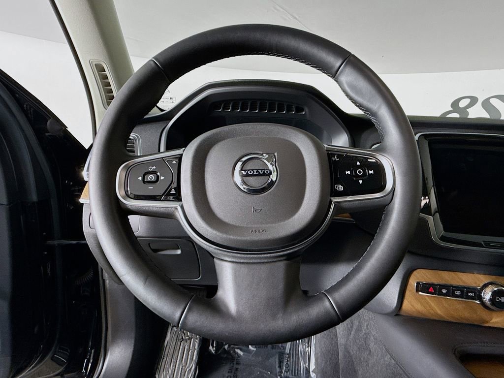 Certified 2025 Volvo XC90 B6 Plus image 11