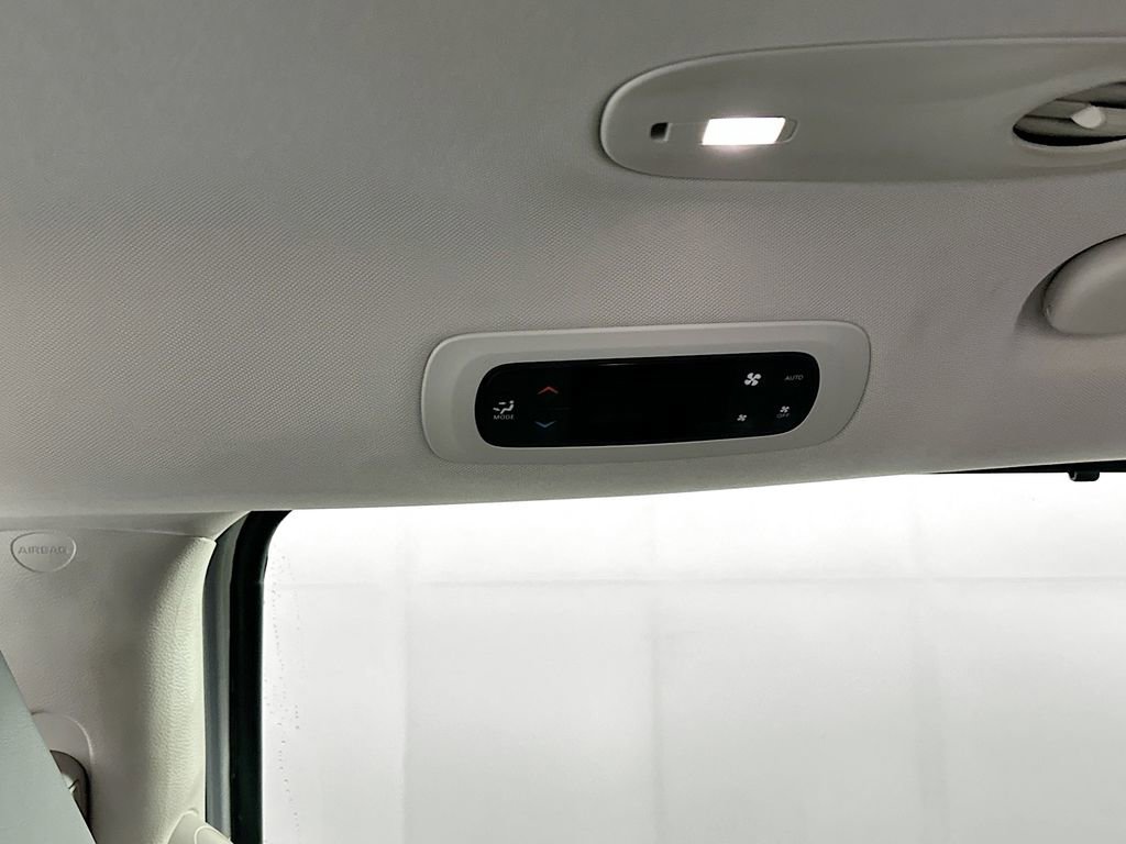 Used 2024 Chrysler Pacifica Touring-L image 35