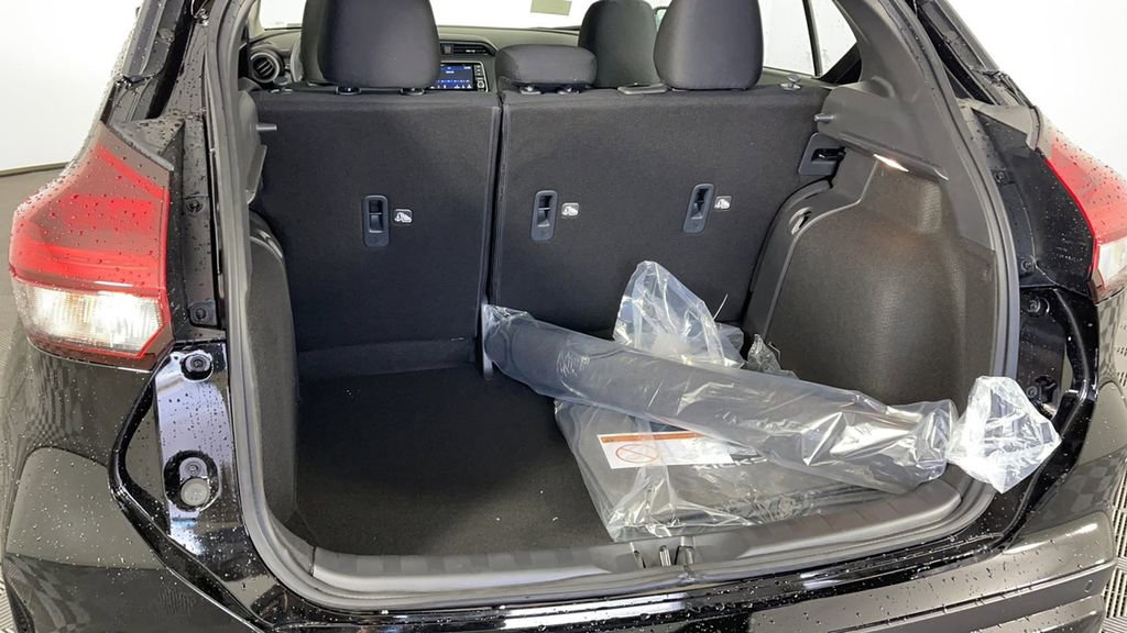 New 2025 Nissan Kicks Play S FWD image 31