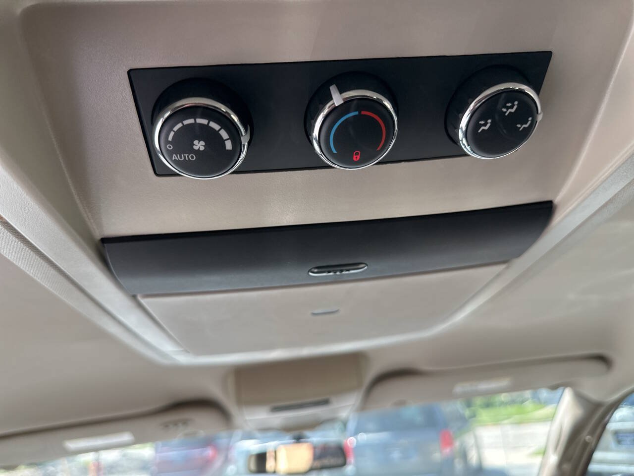 Used 2015 Chrysler Town & Country Touring w/ Driver Convenience Group FWD image 14