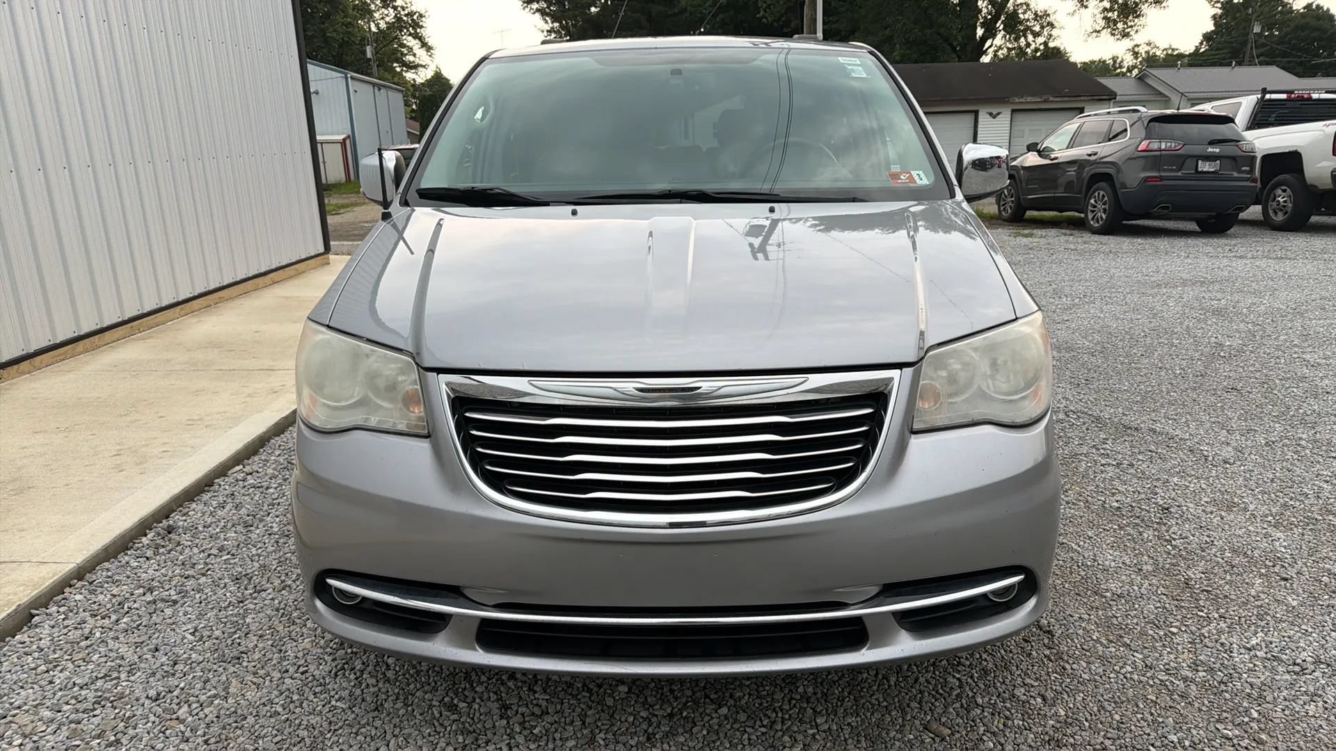 Used 2013 Chrysler Town & Country Touring-L w/ Driver Convenience Group FWD image 9