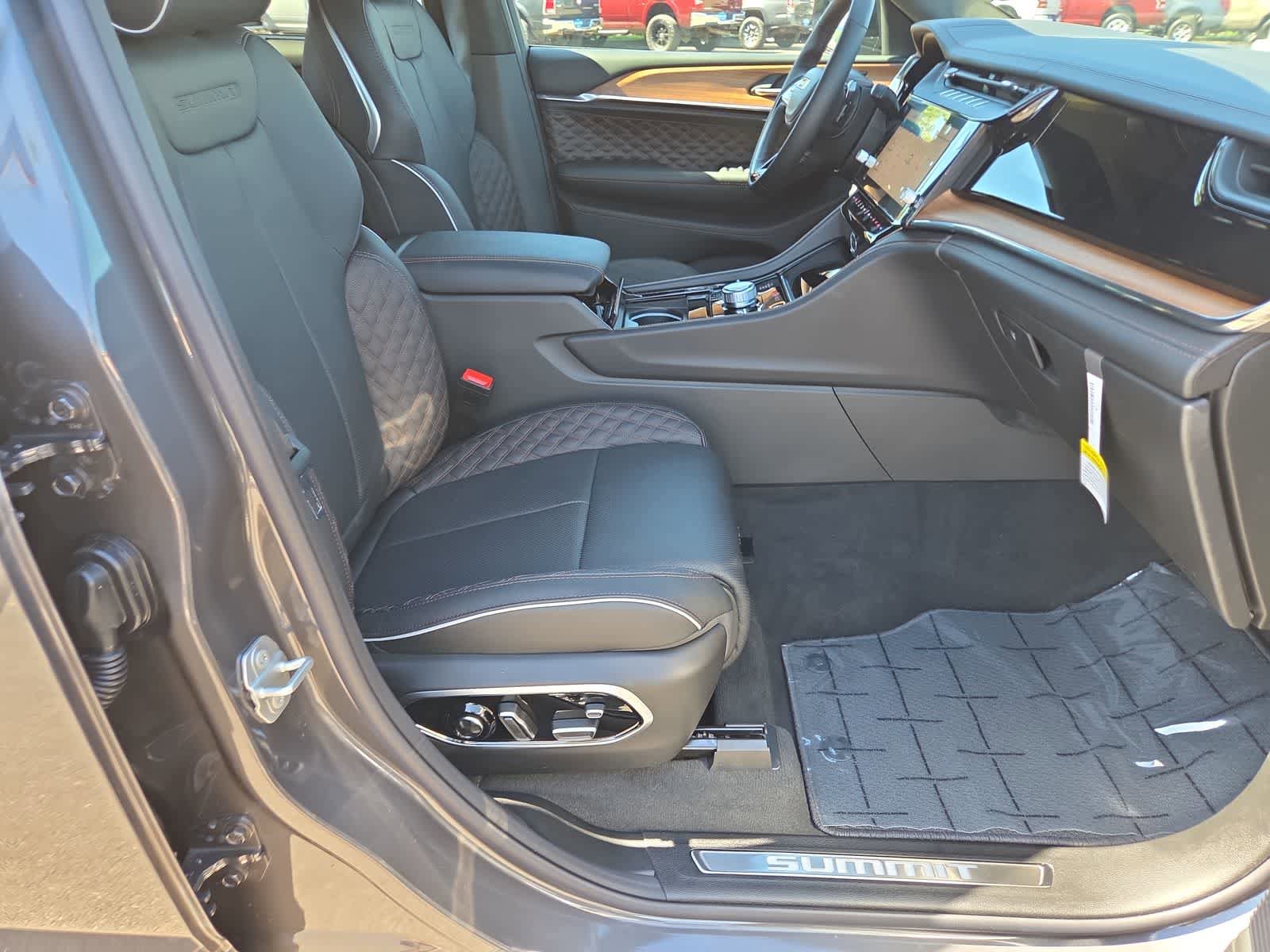 New 2026 Jeep Grand Cherokee Summit AWD/4WD image 22