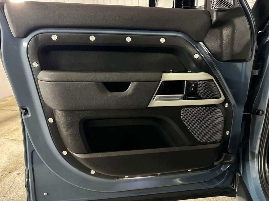 Used 2022 Land Rover Defender 110 image 40