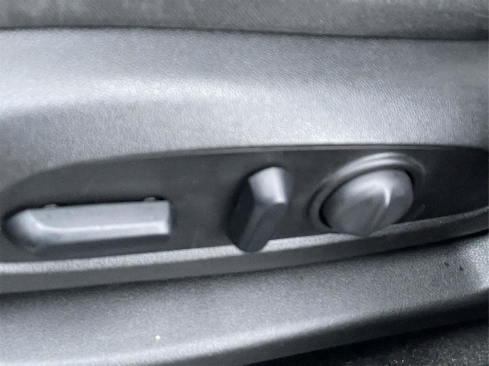 Used 2019 Chevrolet Equinox LS w/ LPO, Chrome Package image 23