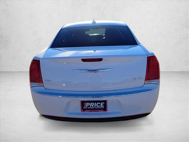 Used 2018 Chrysler 300 Limited image 3