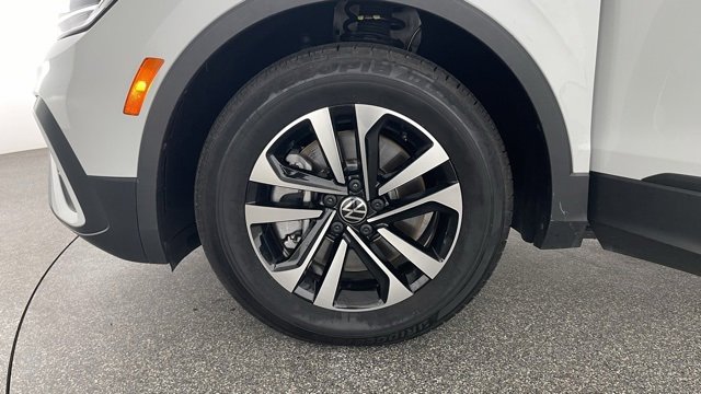 Used 2021 Volkswagen Tiguan SE R-Line image 48