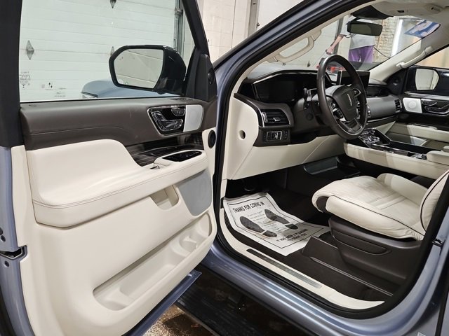 Used 2024 Lincoln Navigator Black Label image 9