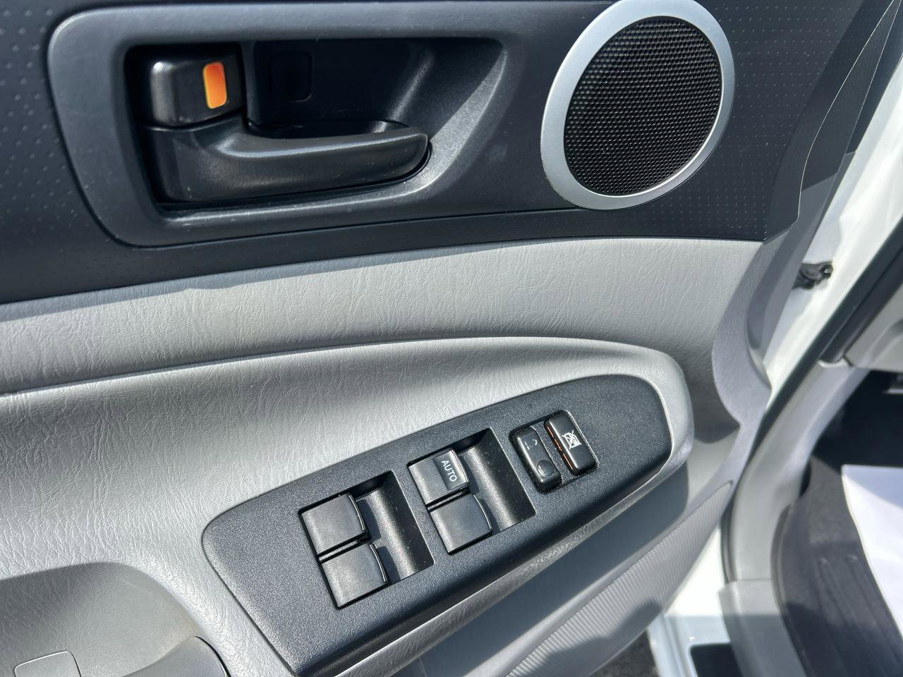 Used 2014 Toyota Tacoma PreRunner w/ TRD Off-Road Package RWD image 15