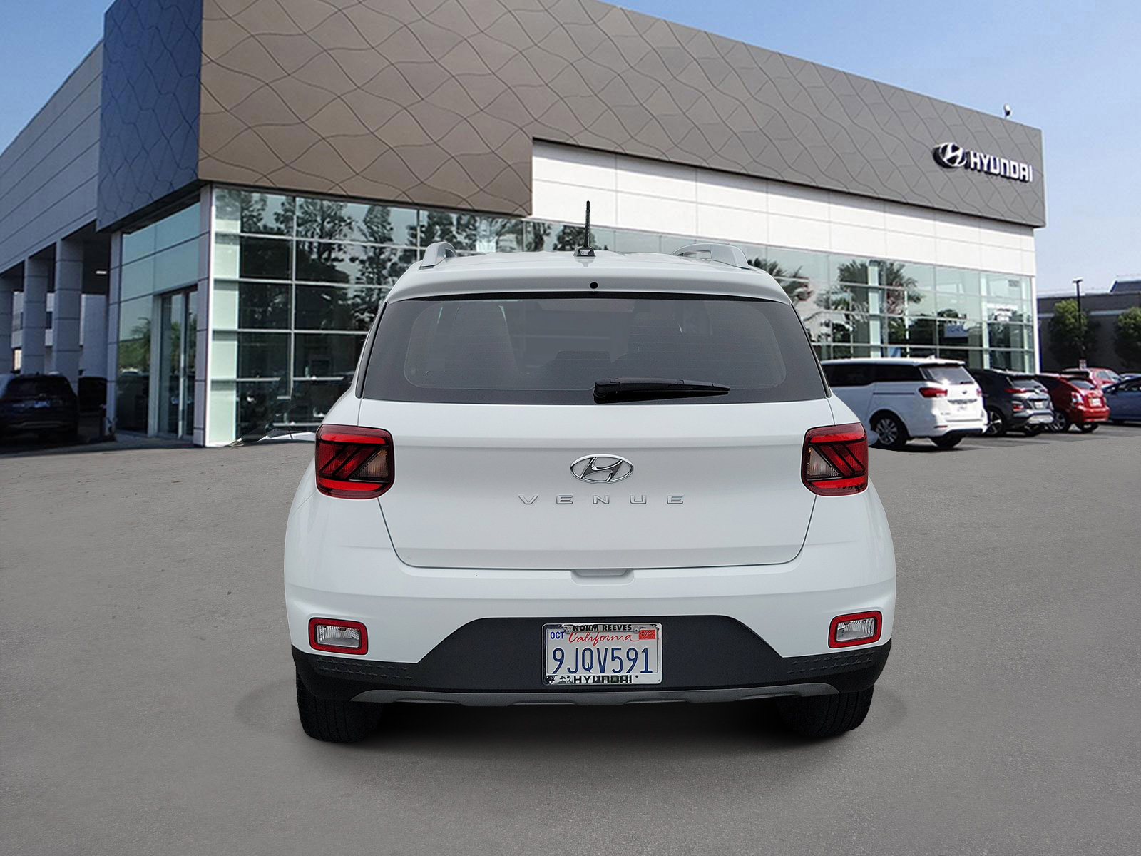 Certified 2024 Hyundai Venue SEL FWD image 4