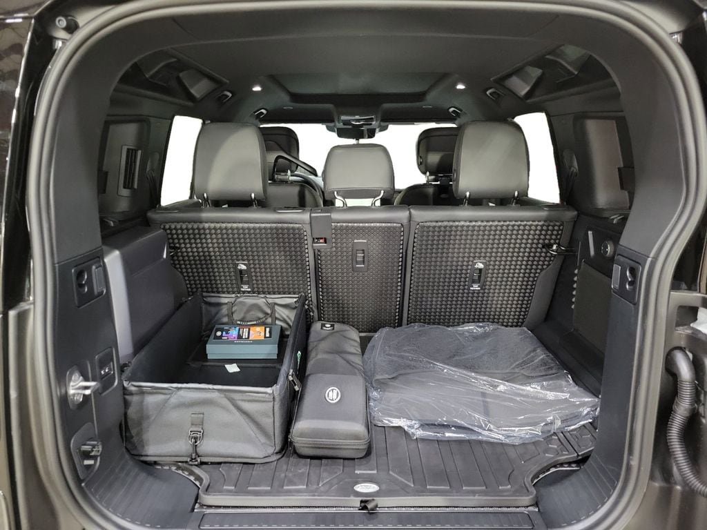 New 2026 Land Rover Defender 110 X-Dynamic SE AWD/4WD image 28