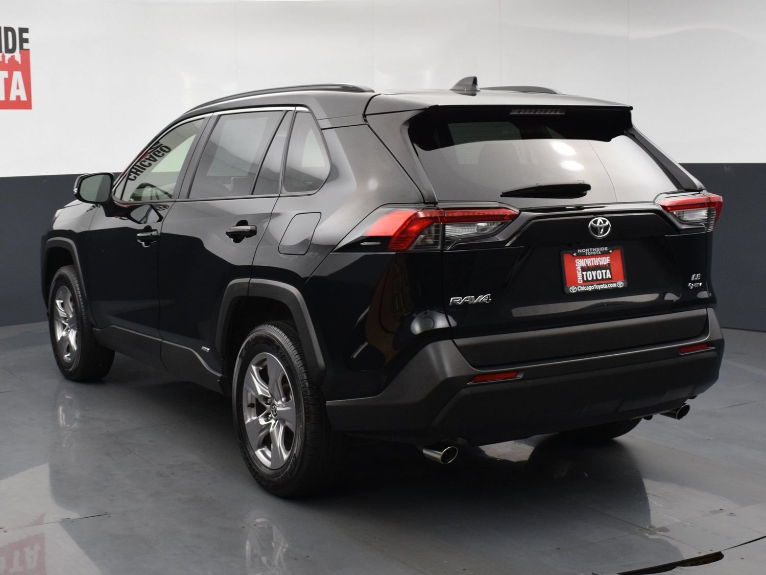 Used 2025 Toyota RAV4 LE AWD/4WD image 3