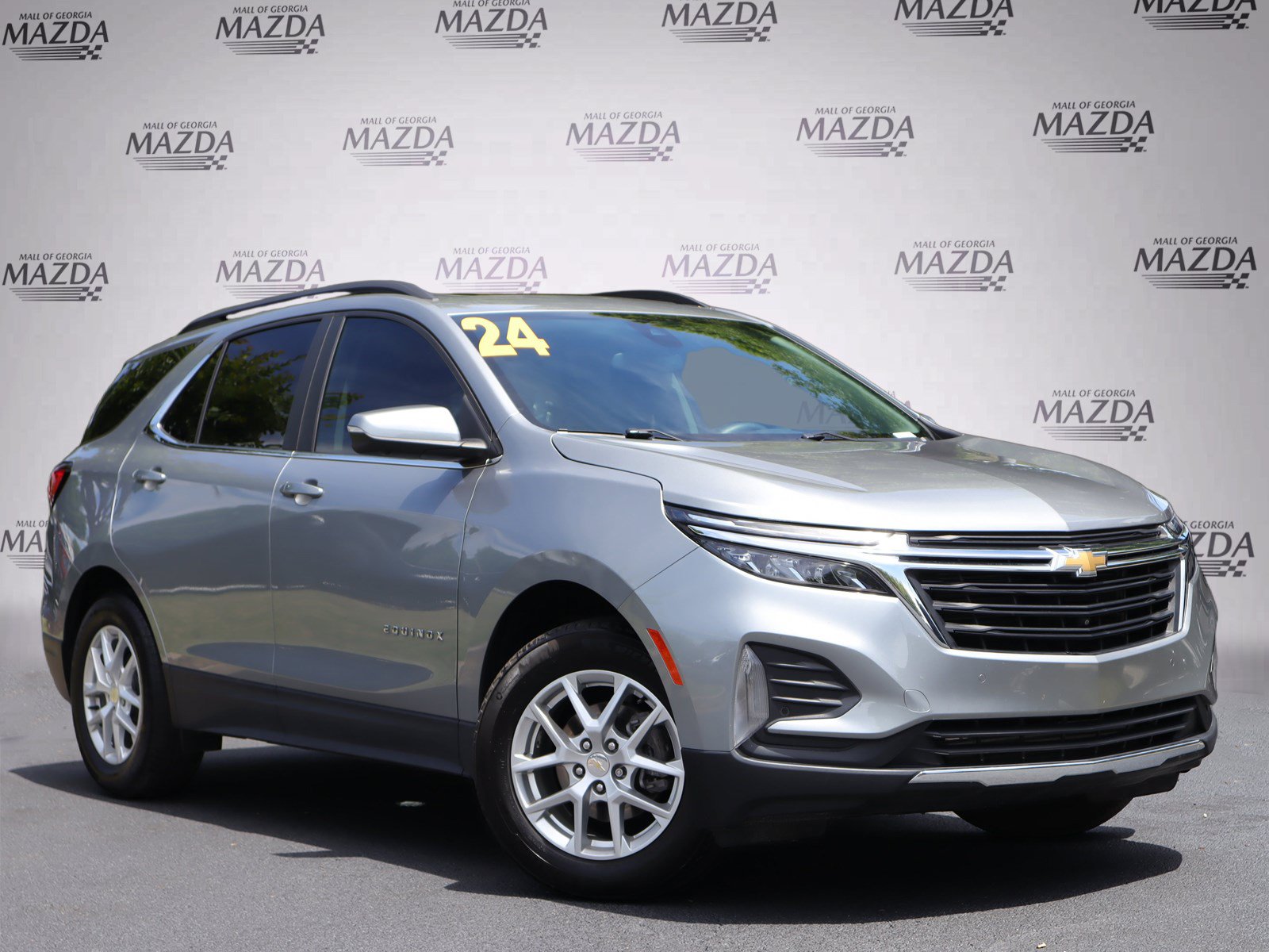 Used 2024 Chevrolet Equinox LT FWD image 2