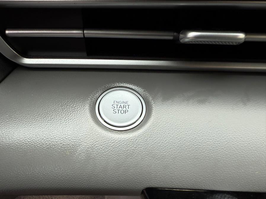 Used 2023 Hyundai Elantra SEL image 17