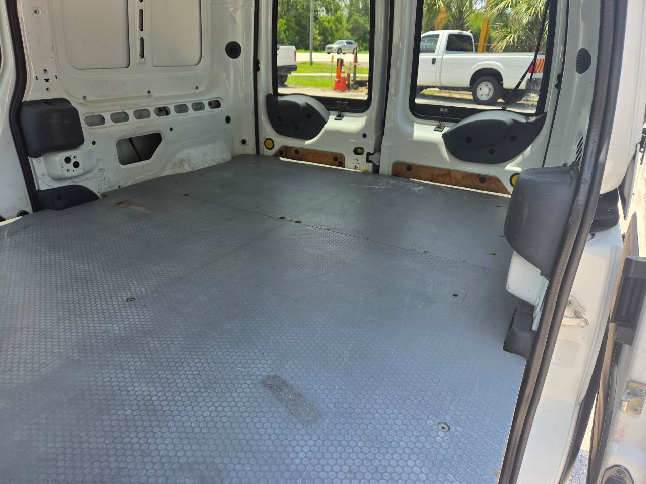 Used 2011 Ford Transit Connect XLT FWD image 17