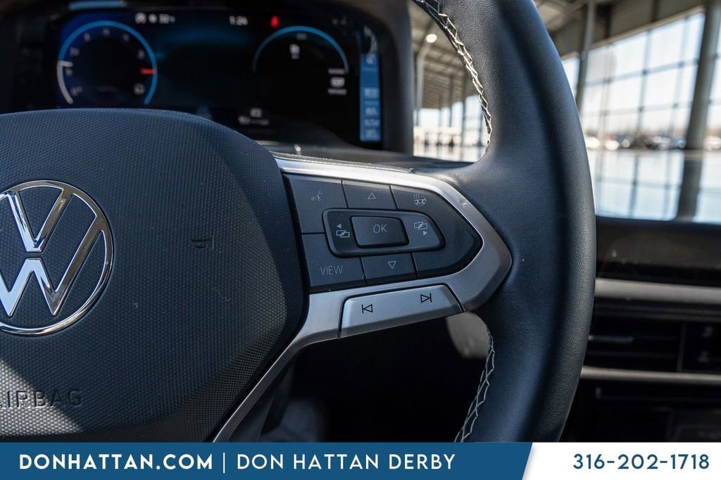 Used 2025 Volkswagen Atlas SE AWD/4WD image 12
