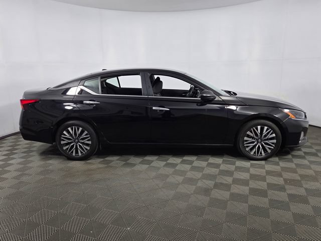 Used 2024 Nissan Altima 2.5 SV FWD image 10