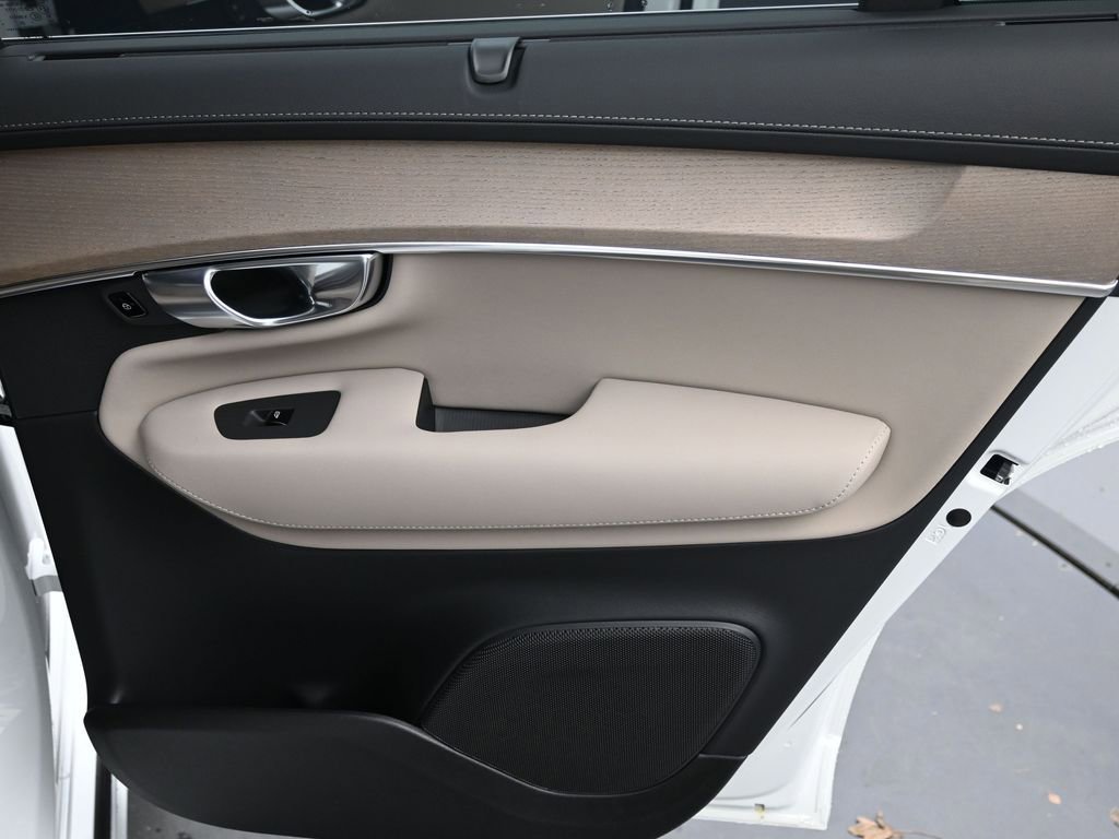 New 2026 Volvo XC90 B6 Ultra w/ Protection Package image 16