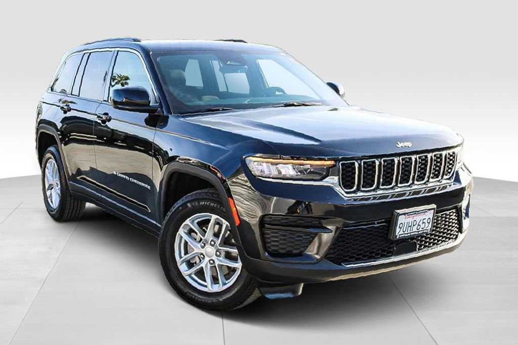 Used 2025 Jeep Grand Cherokee Laredo X AWD/4WD image 2