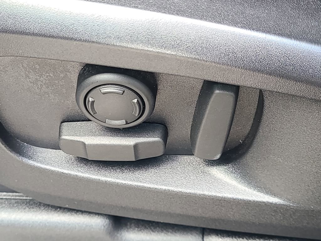 Used 2023 Land Rover Defender 110 X-Dynamic SE image 16