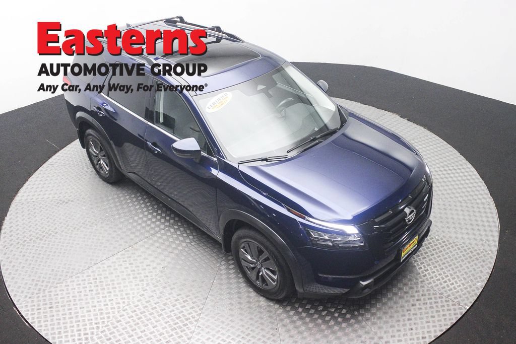 Used 2023 Nissan Pathfinder SV w/ SV Premium Package AWD/4WD image 3