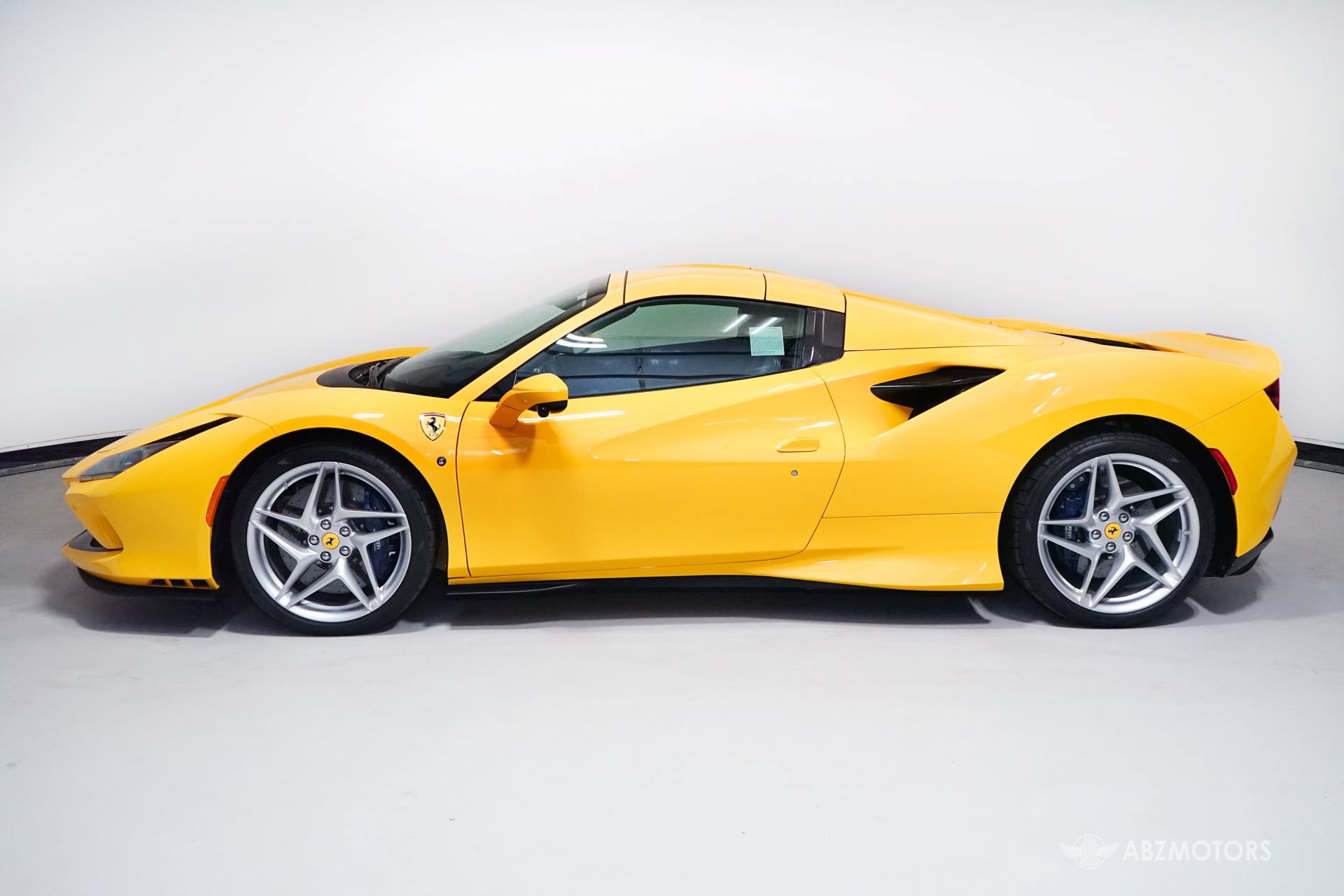 Used 2022 Ferrari F8 Tributo RWD image 5