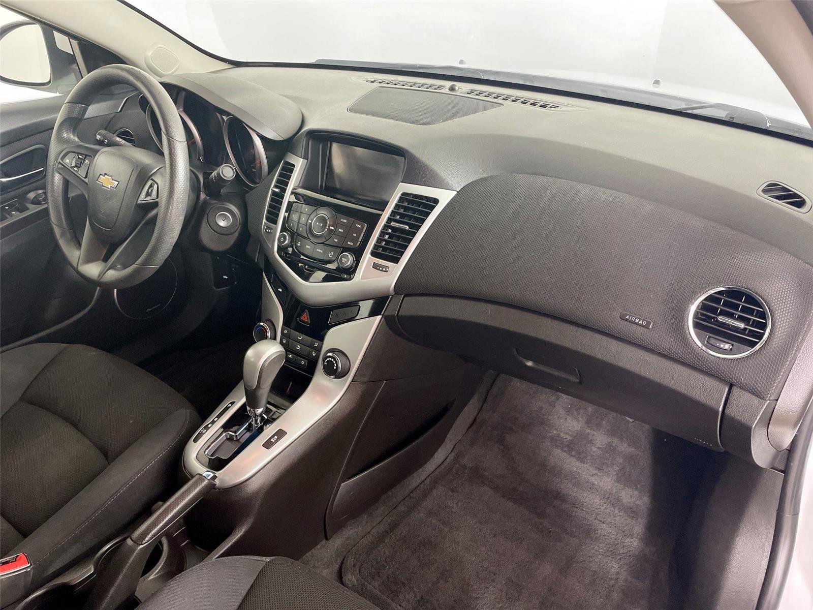 Used 2016 Chevrolet Cruze LT w/ Sun And Sound Package FWD image 27