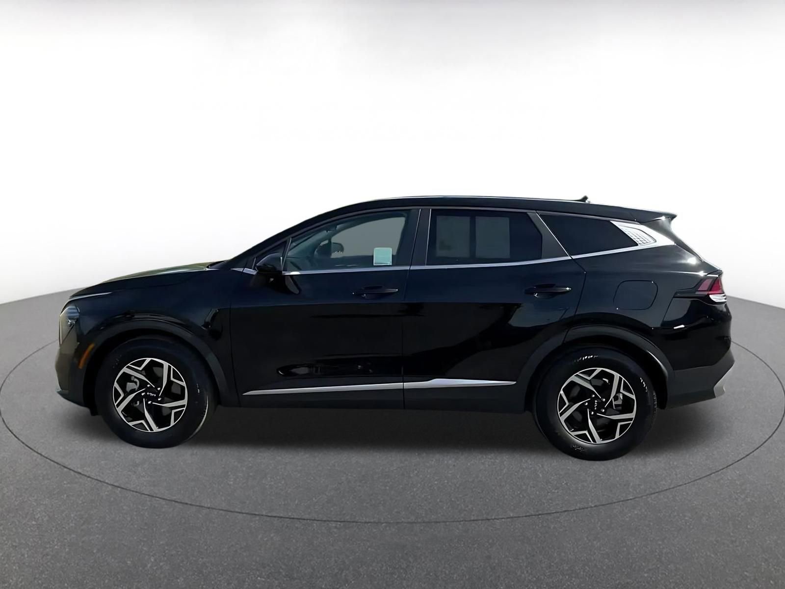 Used 2025 Kia Sportage LX image 9