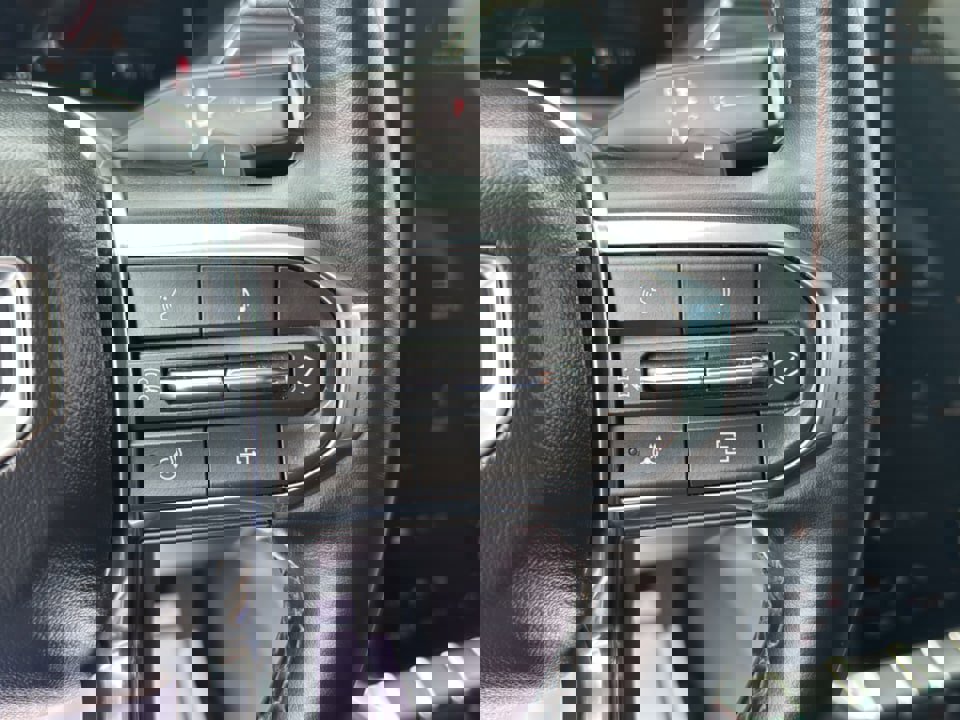 Used 2025 GMC Acadia Elevation FWD image 25