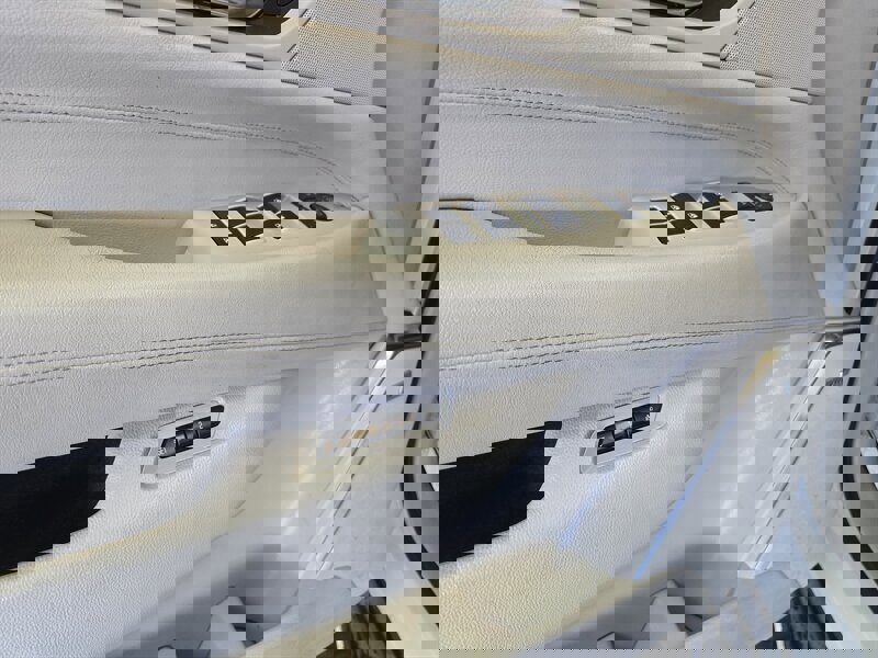 Used 2015 Cadillac Escalade ESV Luxury image 24