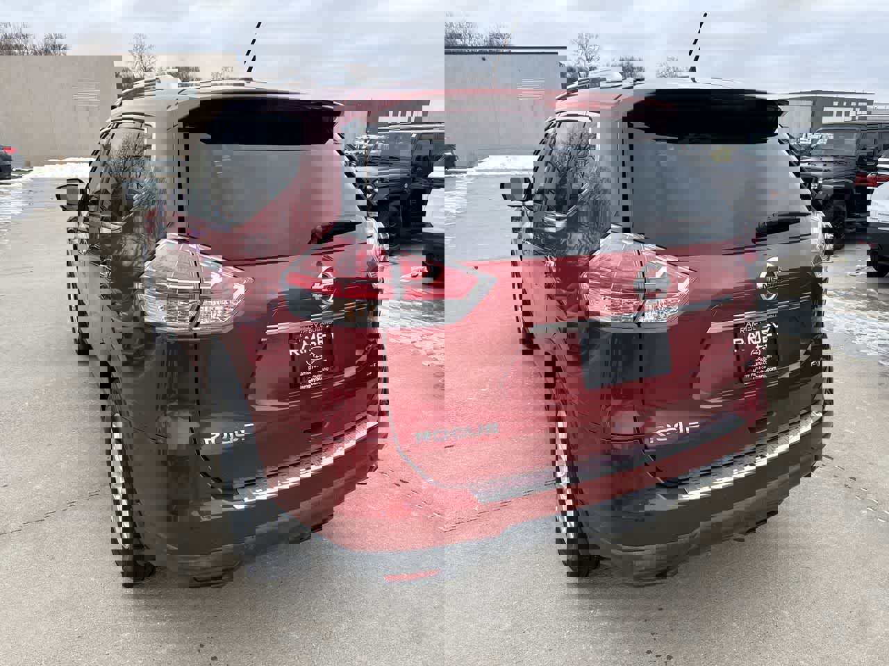 Used 2016 Nissan Rogue SV w/ SV Premium Package image 4