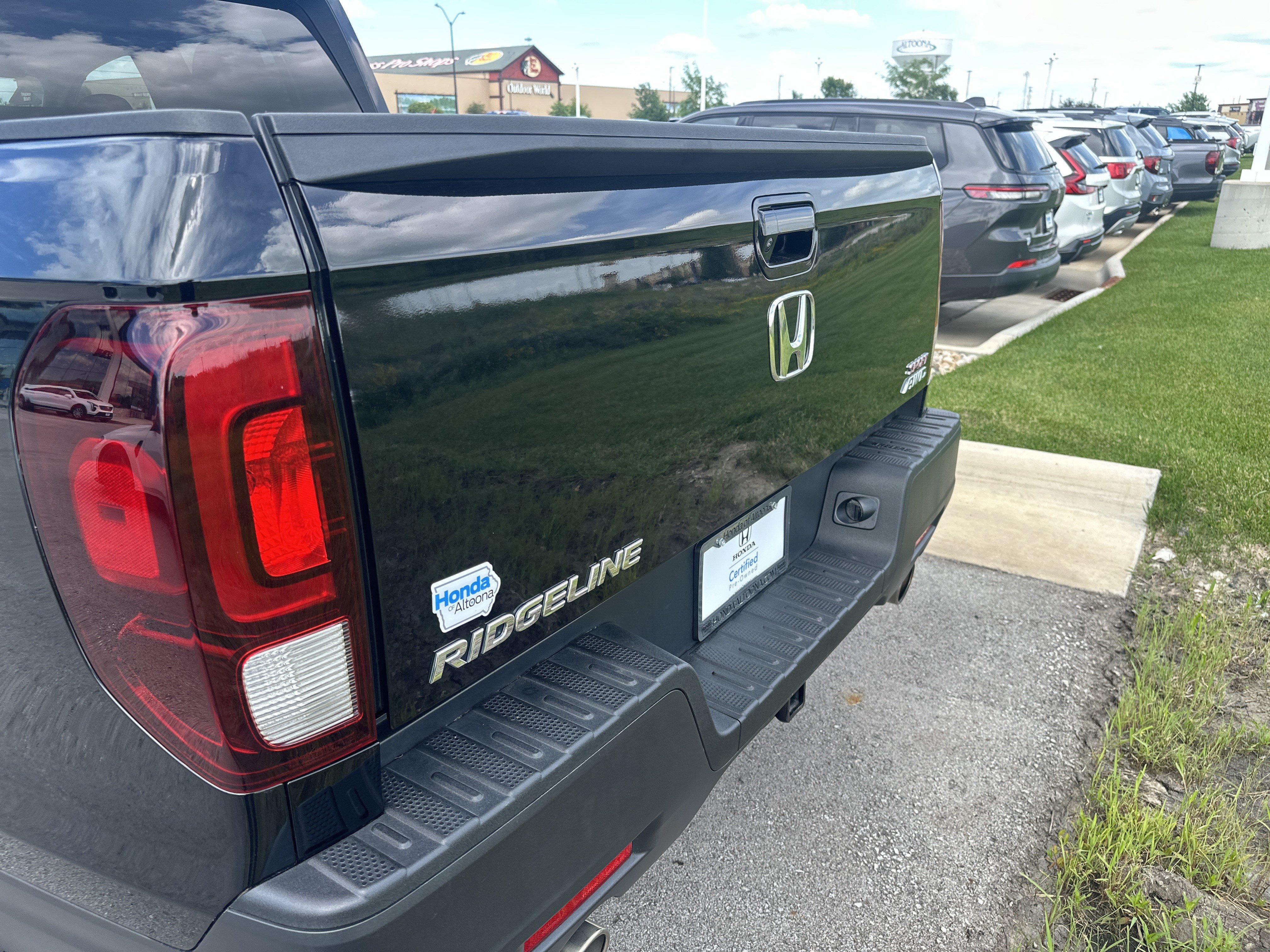 Certified 2023 Honda Ridgeline Sport image 9