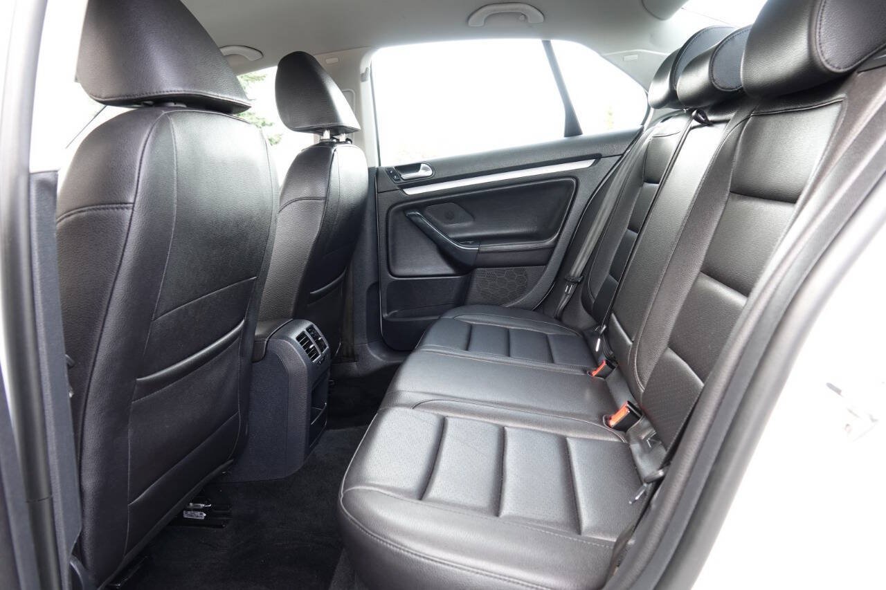 Used 2010 Volkswagen Jetta Limited Edition FWD image 70