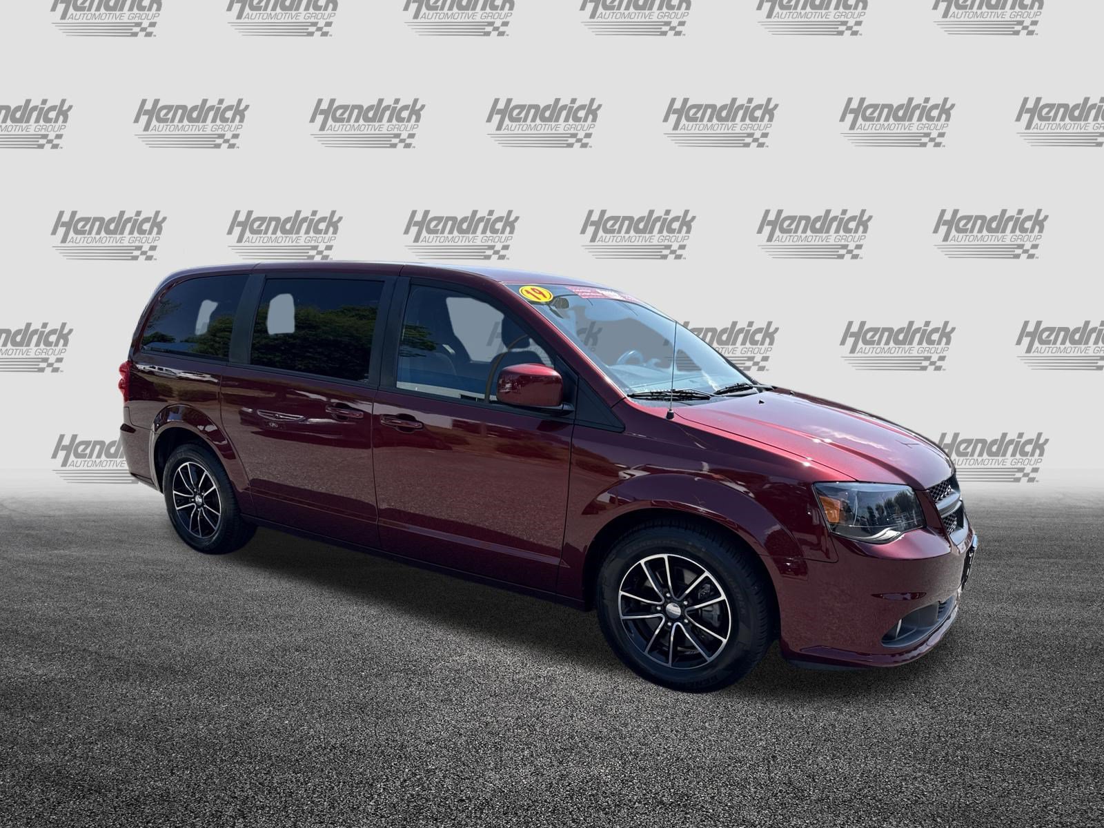 Used 2019 Dodge Grand Caravan SE FWD image 2