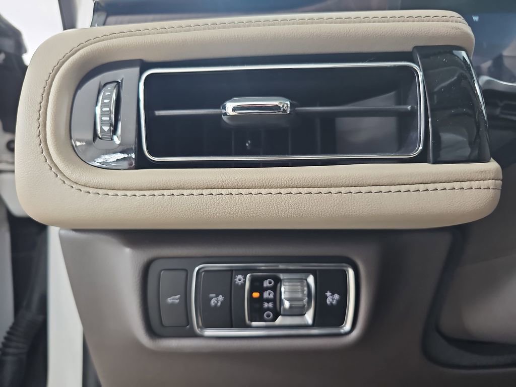 Used 2024 Lincoln Aviator Reserve w/ Equipment Group 201A image 33