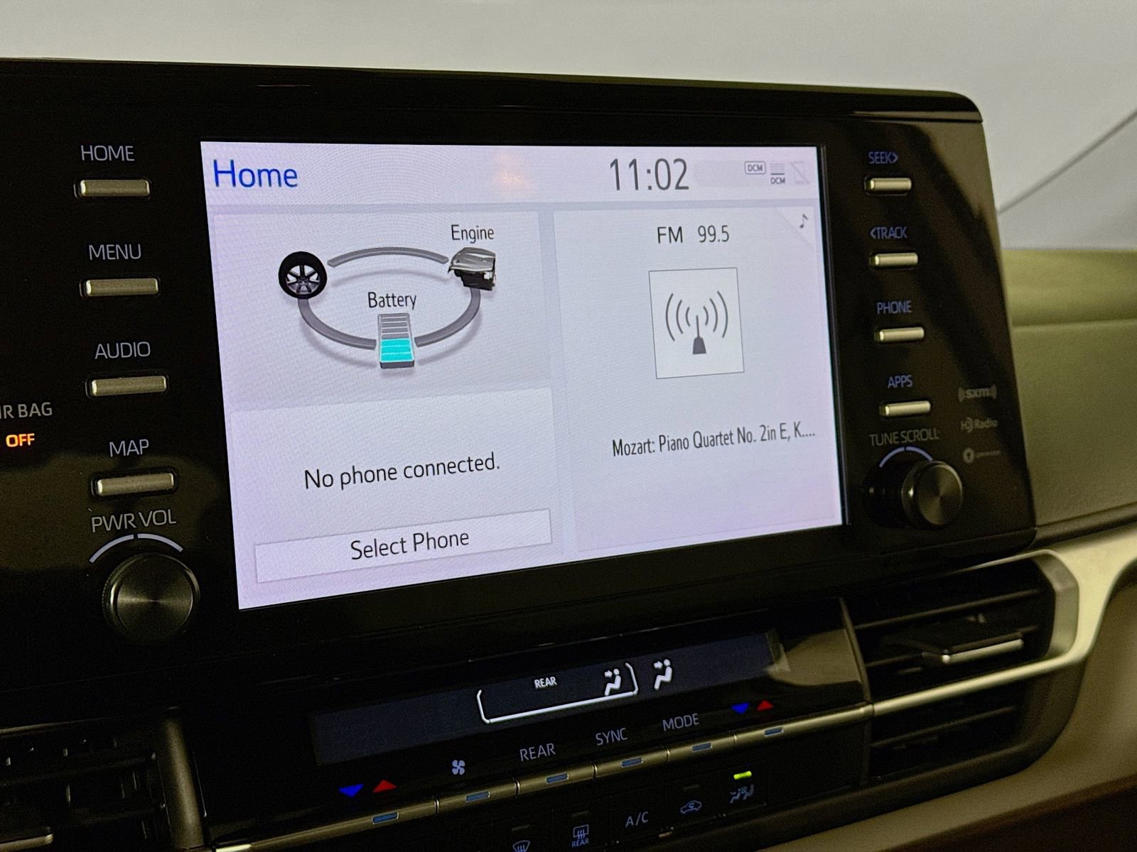 Used 2024 Toyota Sienna LE FWD image 14