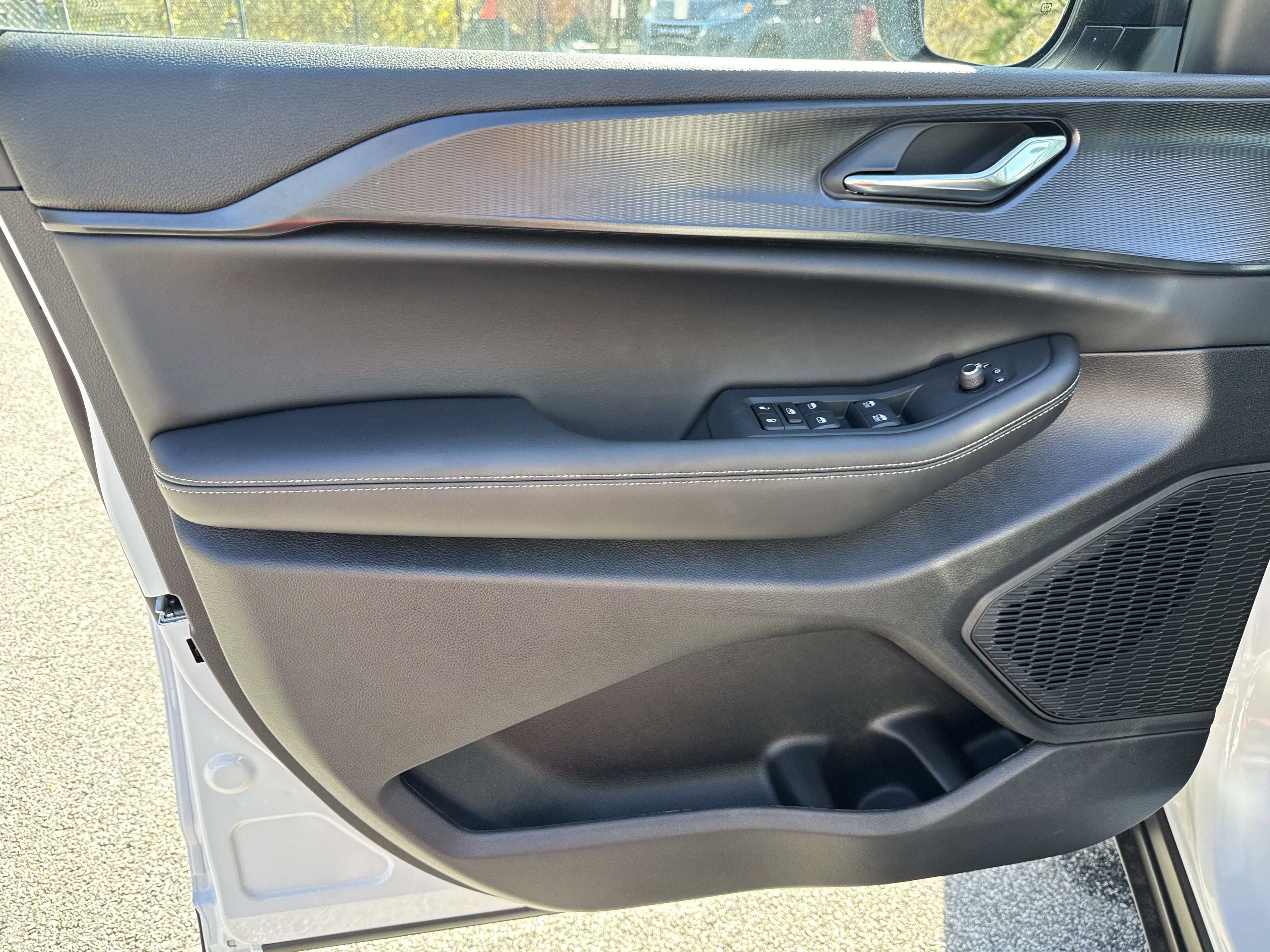 New 2025 Jeep Grand Cherokee L Laredo w/ Luxury Tech Group I image 17