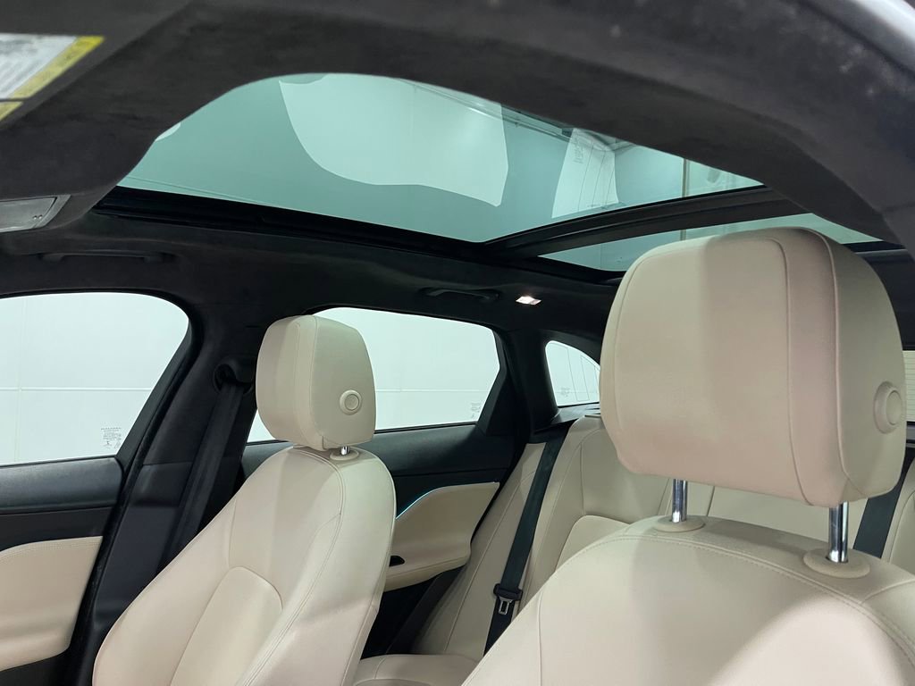 Used 2020 Jaguar F-PACE Premium image 12