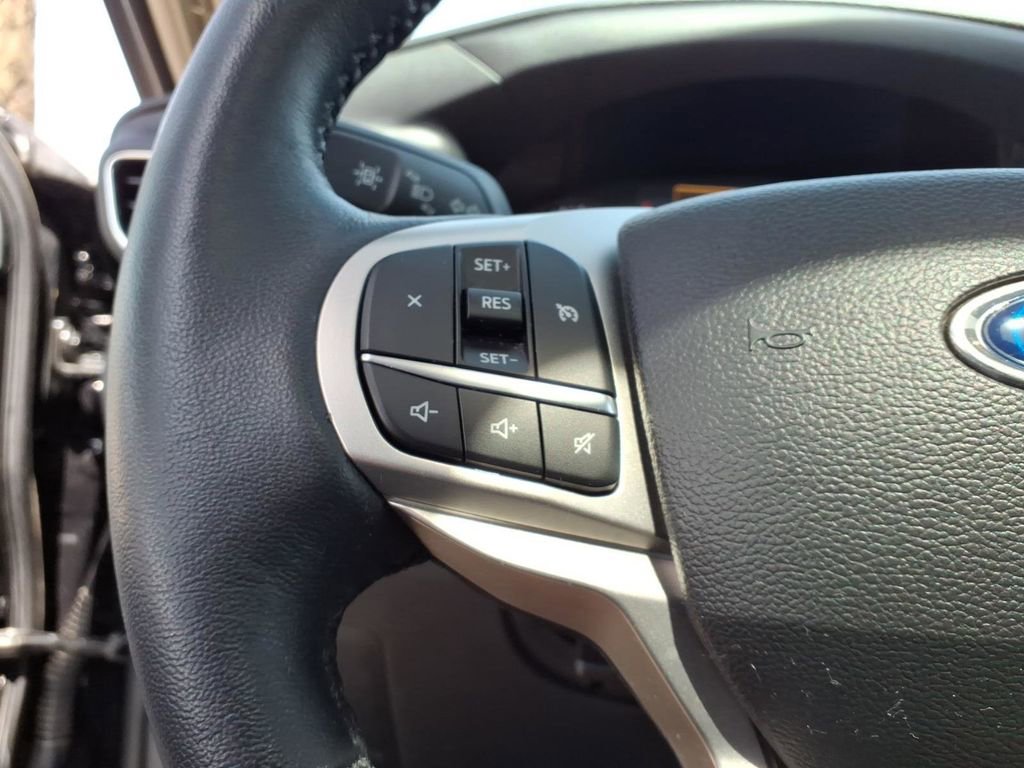 Certified 2023 Ford Explorer XLT w/ Equipment Group 202A AWD/4WD image 18