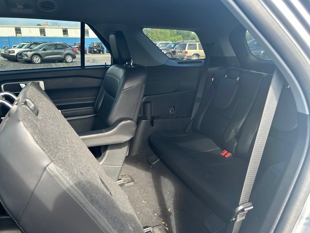 Used 2021 Ford Explorer XLT w/ Equipment Group 202A AWD/4WD image 34