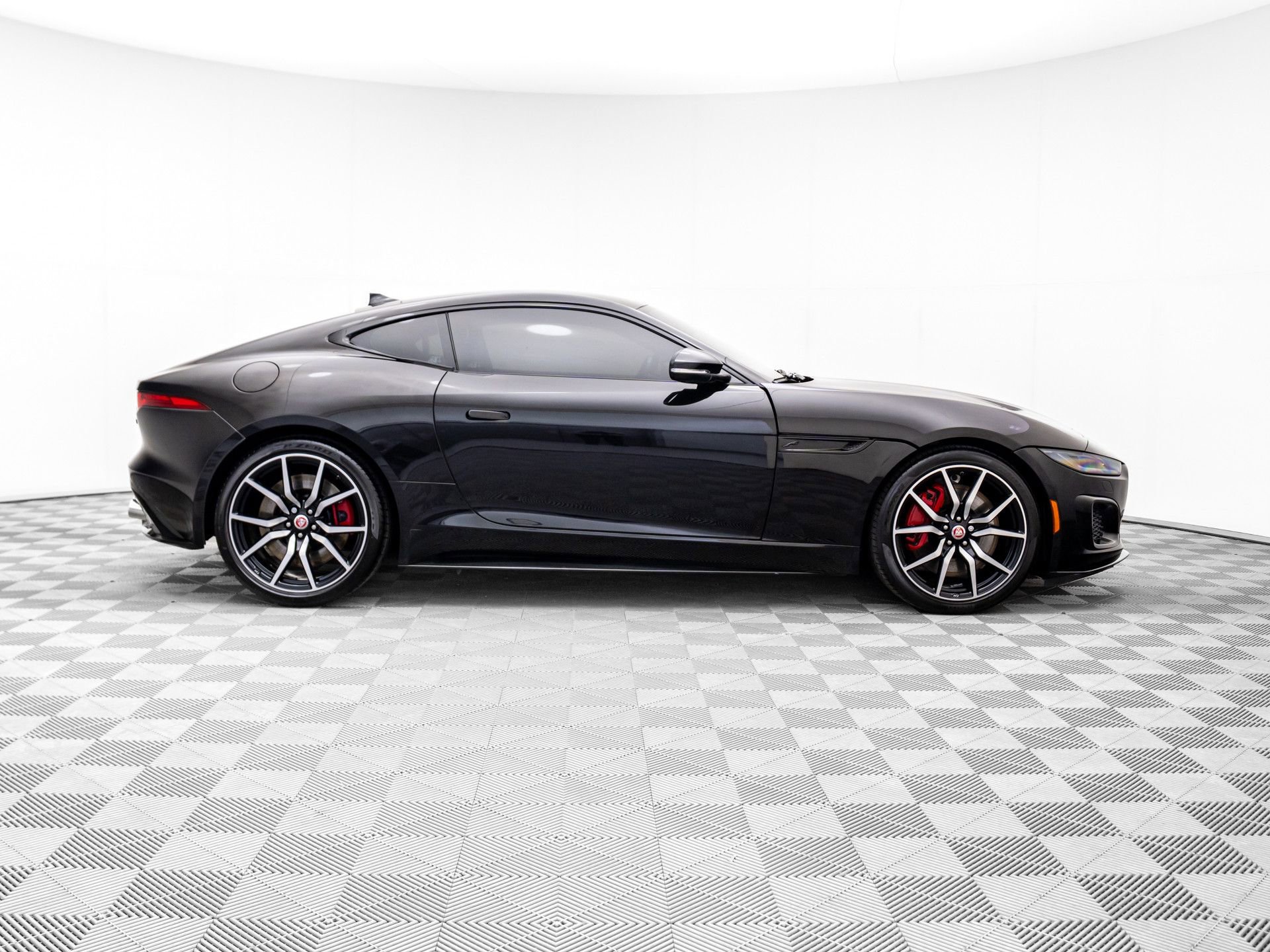 Used 2023 Jaguar F-TYPE R AWD/4WD image 7