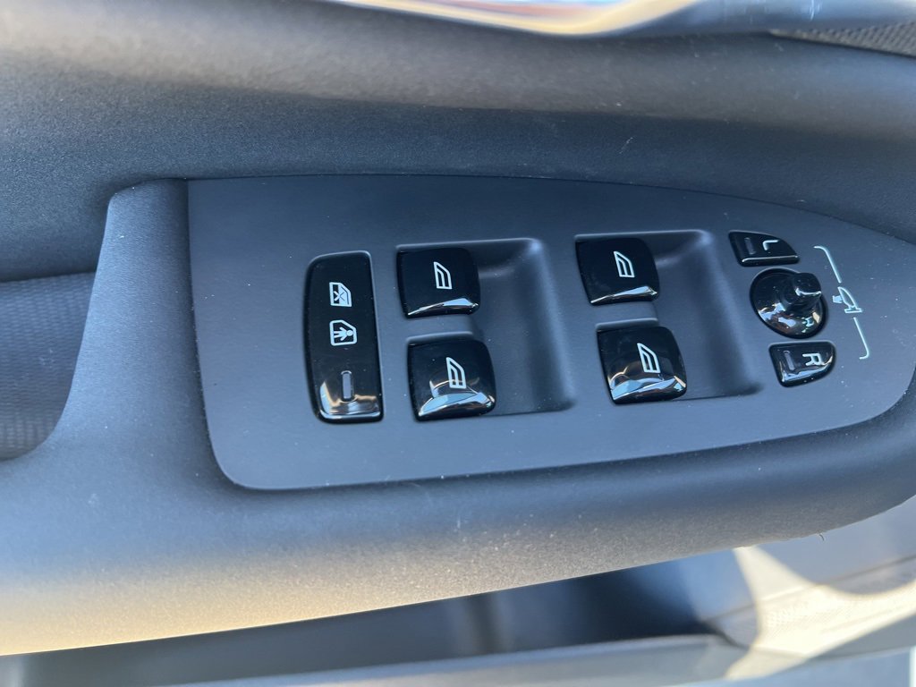 Certified 2025 Volvo XC90 B5 Plus image 12