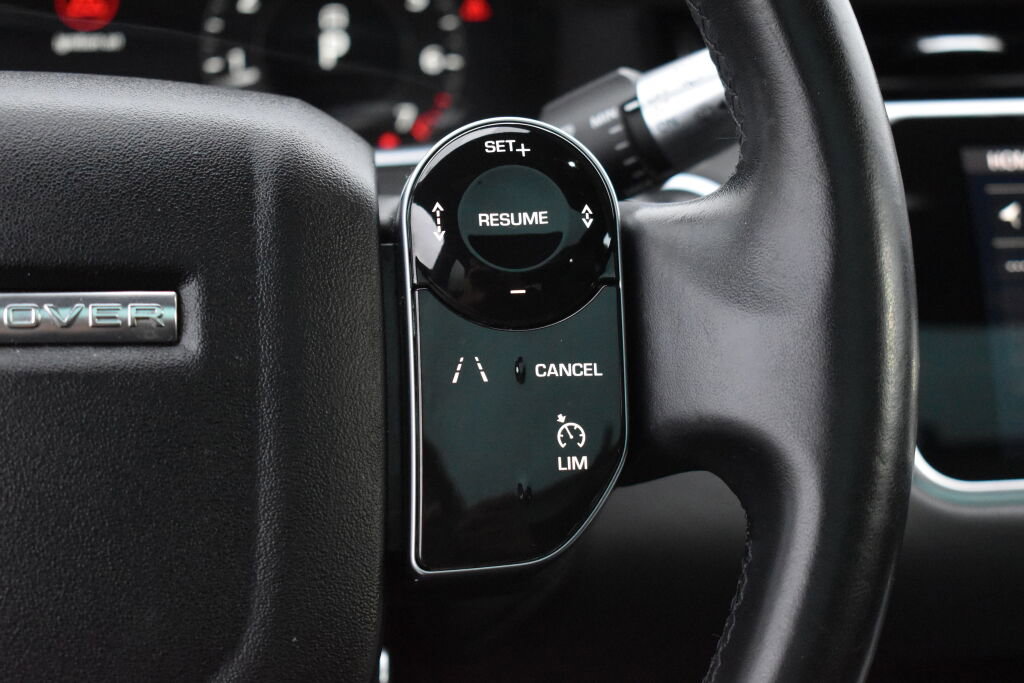 Used 2020 Land Rover Range Rover Evoque SE image 19