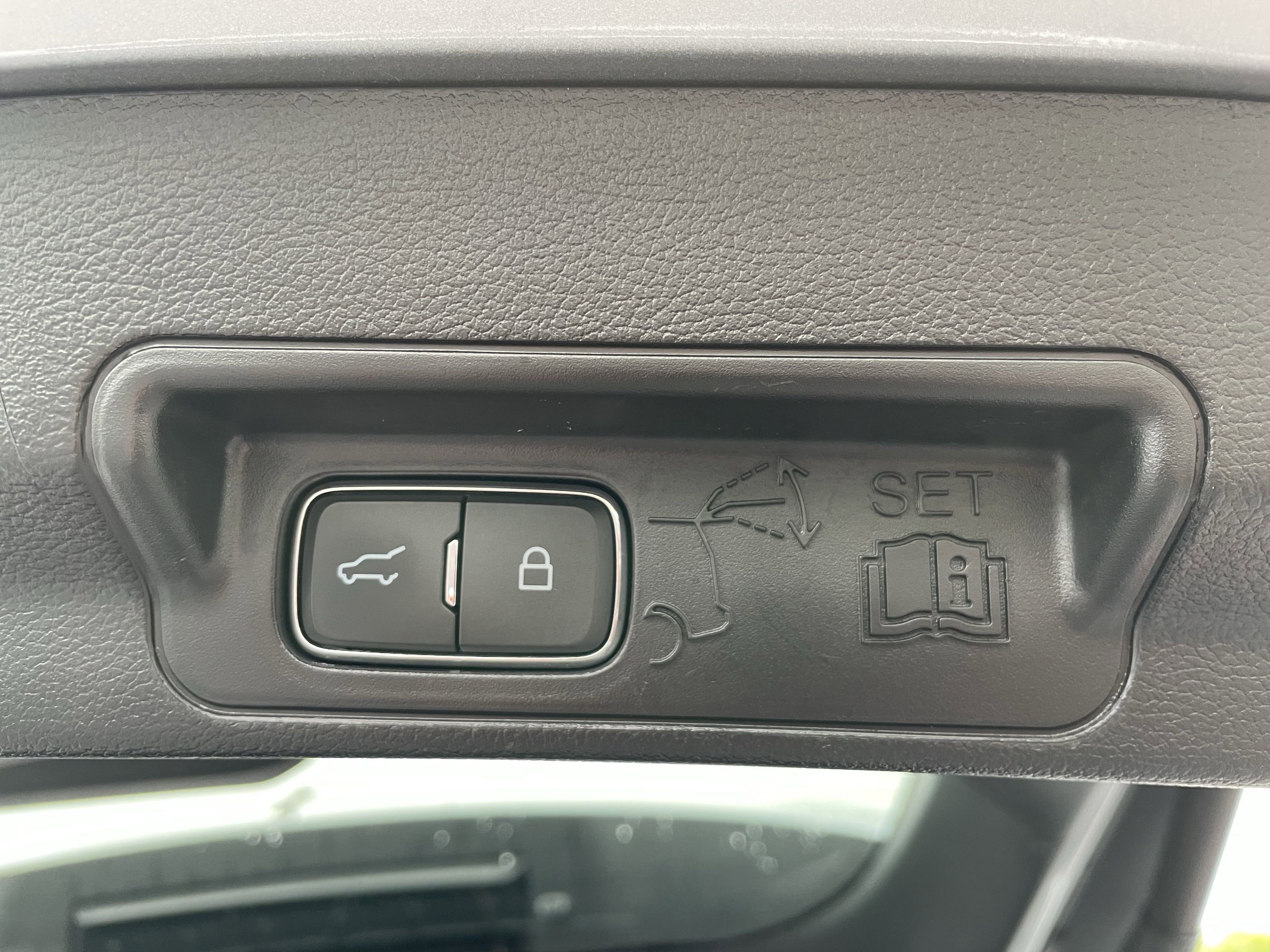 Used 2022 Ford Explorer Limited image 42