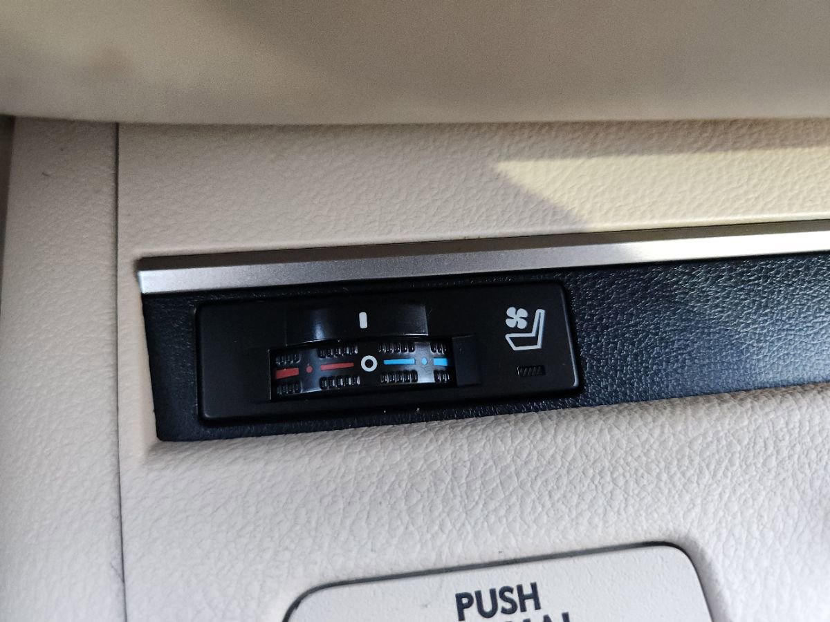 Used 2014 Lexus ES 350 w/ Premium Package image 16