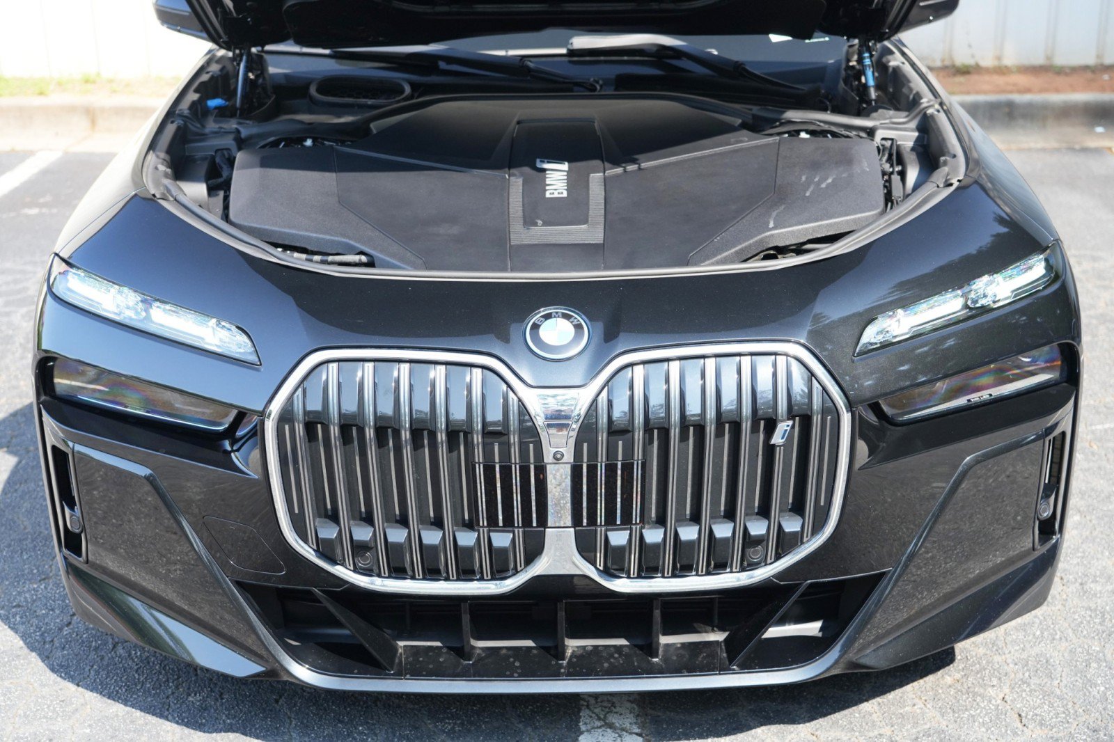 Used 2023 BMW i7 xDrive60 w/ Executive Package 2 AWD/4WD image 8