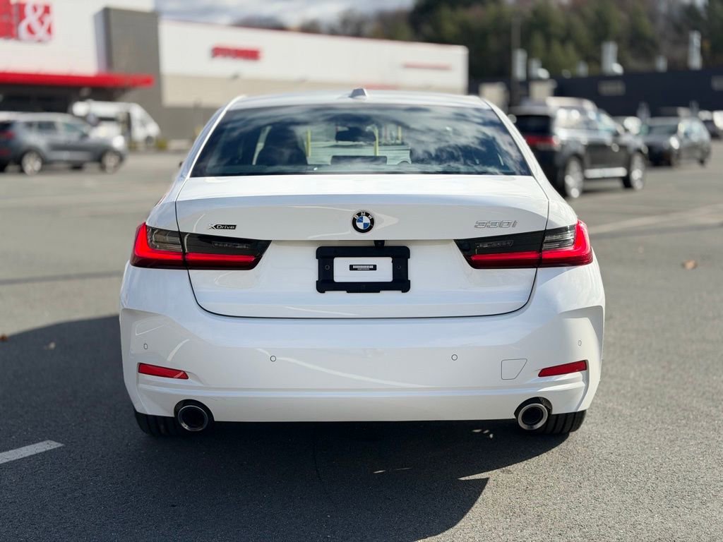 Certified 2023 BMW 330i xDrive Sedan w/ Driving Assistance Package image 5