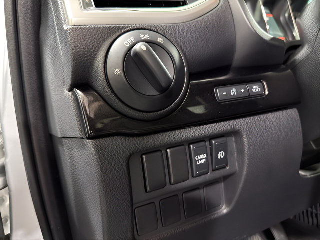 Used 2019 Nissan Titan SV AWD/4WD image 16