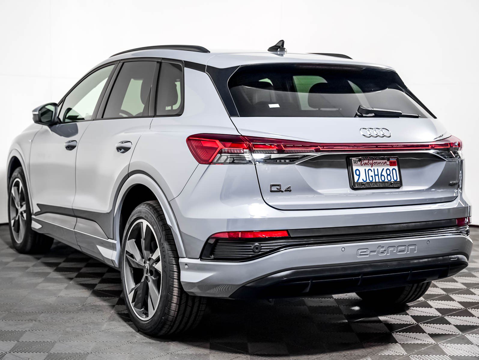 Certified 2023 Audi Q4 e-tron Premium Plus w/ Premium Plus AWD/4WD image 2