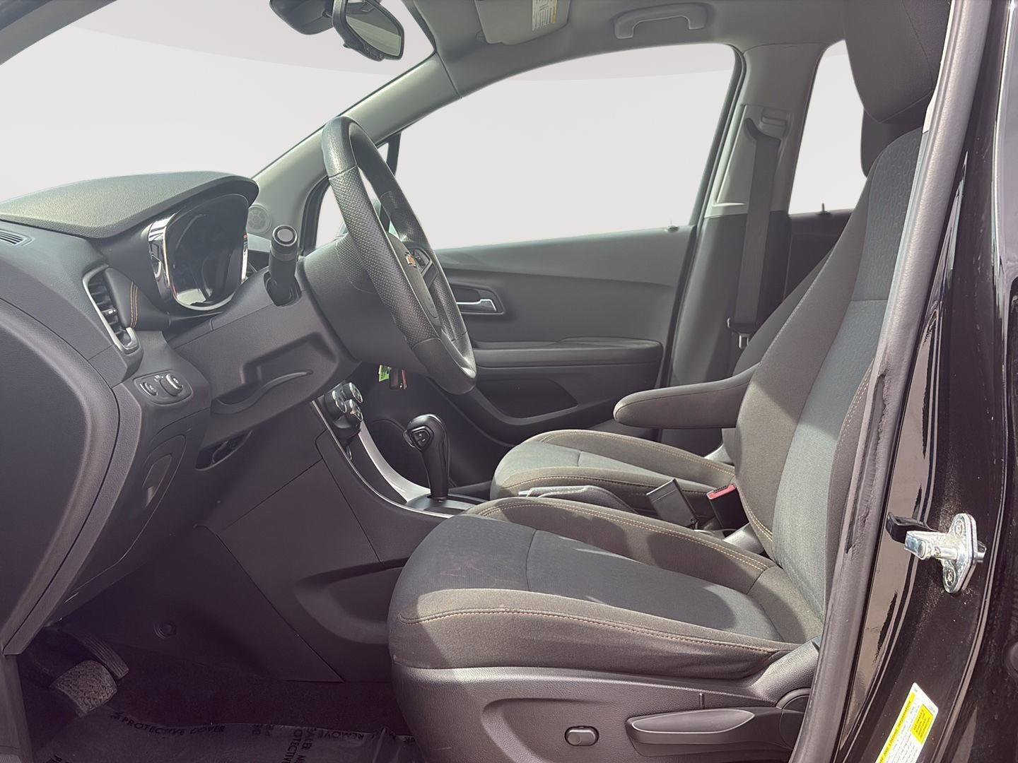 Used 2020 Chevrolet Trax LS w/ Tint and Cruise Package FWD image 4